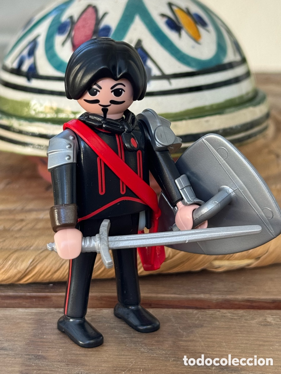 Playmobil: Playmobil Bar&oacute;n Negro Super 4 con espada y escudo