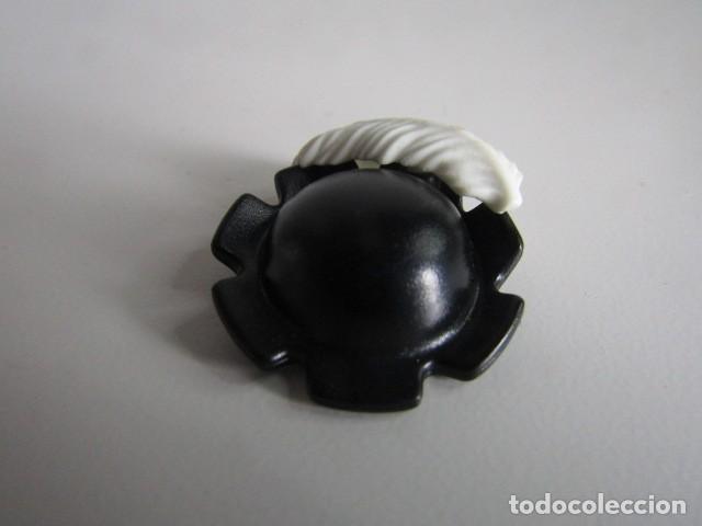Playmobil: DIFICIL GORRO PLANO NEGRO CON PLUMON BLANCO PERSONAJE MEDIEVAL ANTIGUO PLAYMOBIL