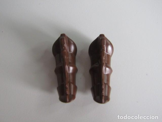 Playmobil: DIFICIL PAREJA DE CUBREBRAZOS ARMADURA MARRON CABALLERO MEDIEVAL ANTIGUO PLAYMOBIL