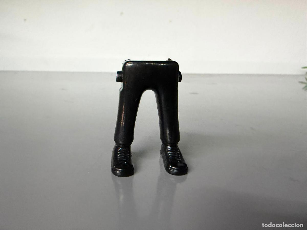 Playmobil: PLAYMOBIL PIERNAS PANTALON NEGRO ZAPATO NEGRO RECAMBIO TRAJE UNIFORME- c66
