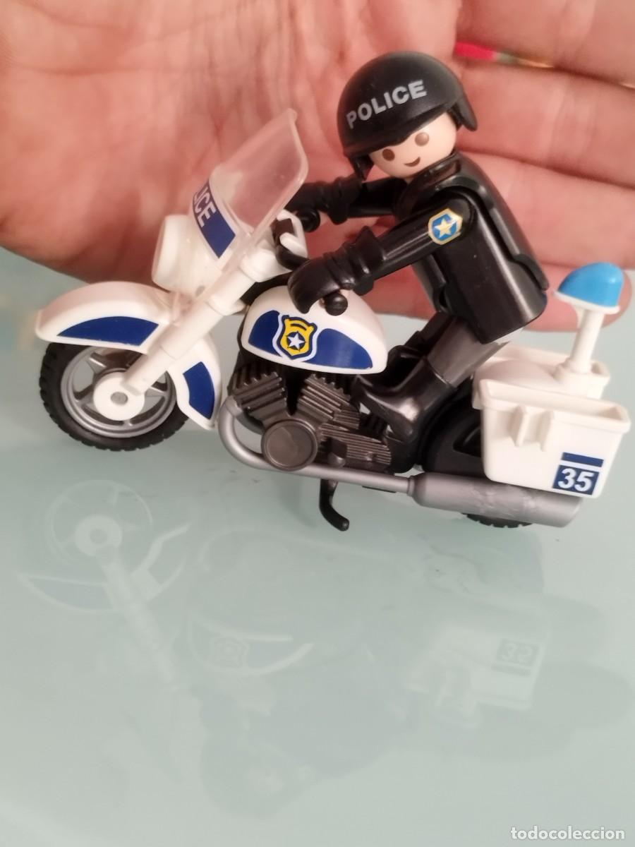 Playmobil: Figura Playmobil. Policia motorista con casco. Moto
