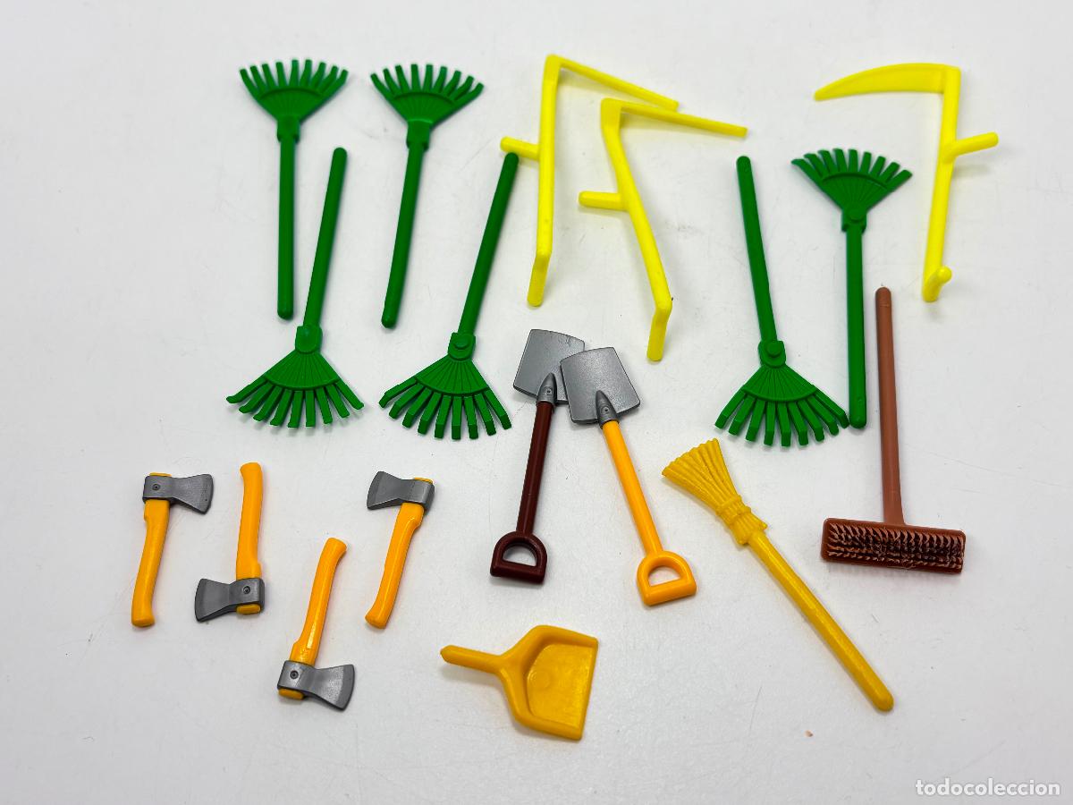 Playmobil: Playmobil lote herramienta rastrillo hacha guada&ntilde;a granja amarillo