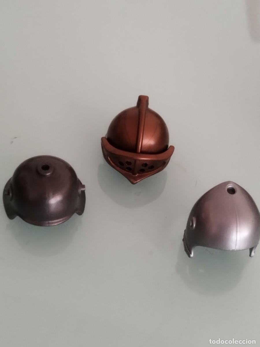 Playmobil: Figura Playmobil. 3 cascos o yelmos de soldado medieval. Como se ve en las fotos.