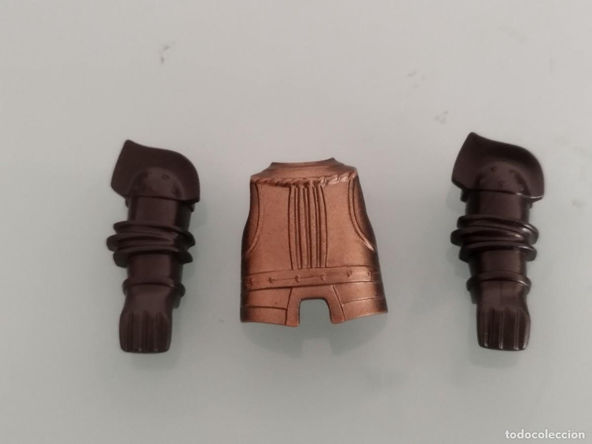Playmobil: Figura Playmobil. Armadura medieval de torso, brazos. De color cobrizo.