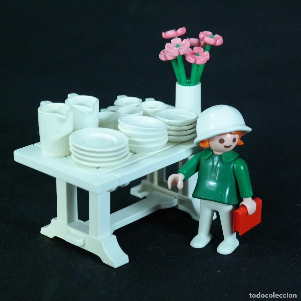 Playmobil: Playmobil nina con mesa y ☼