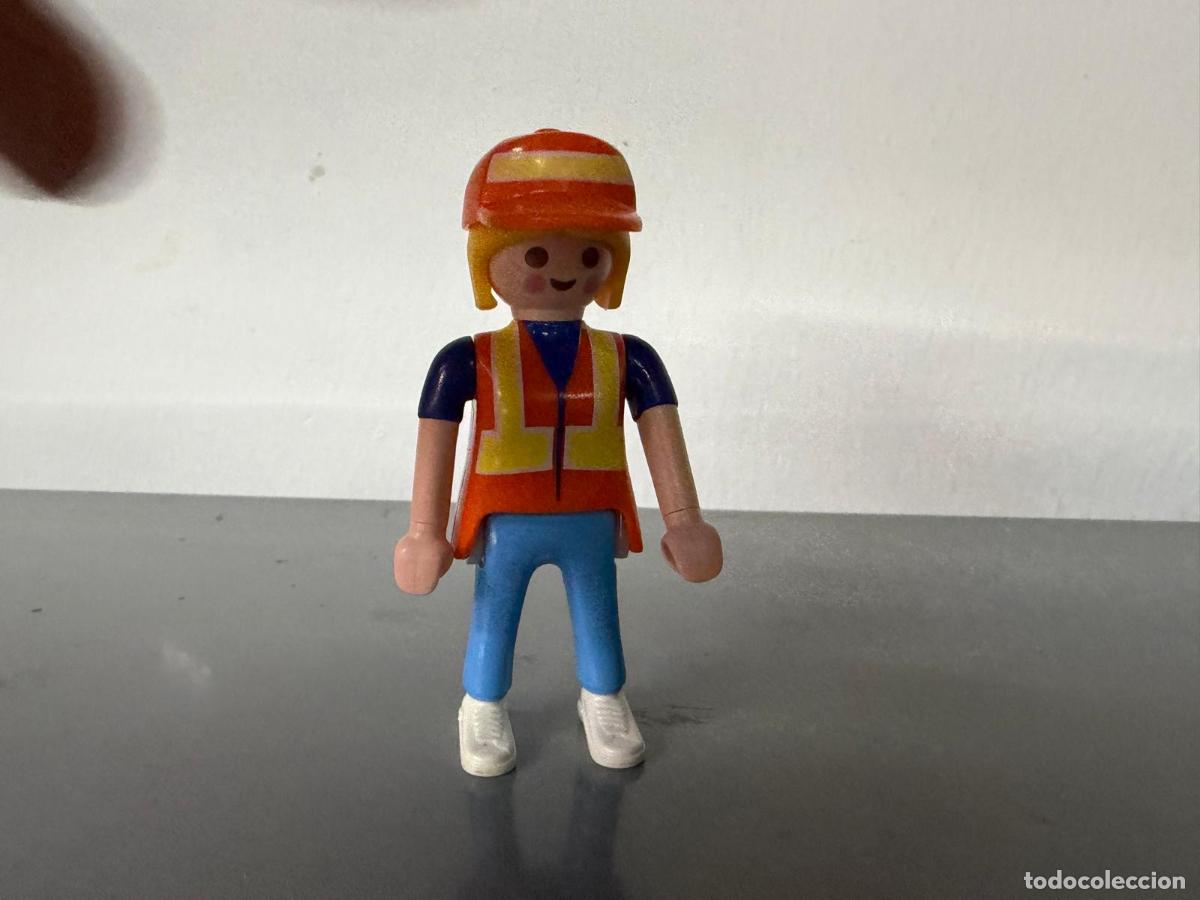 Playmobil: PLAYMOBIL figura mujer manga corta con gorra ciudad -mix27