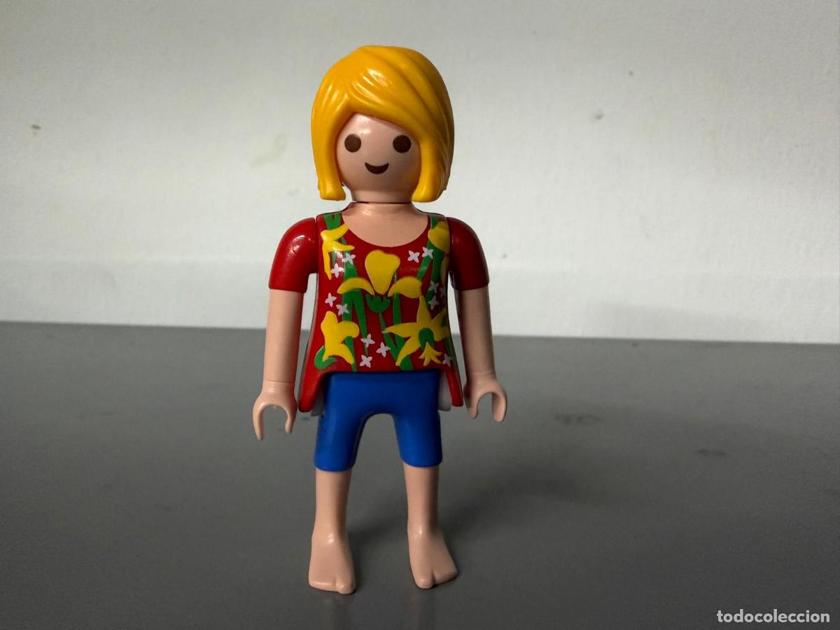 Playmobil: PLAYMOBIL figura mujer rubia bermudas pies descalzos ciudad -mix27