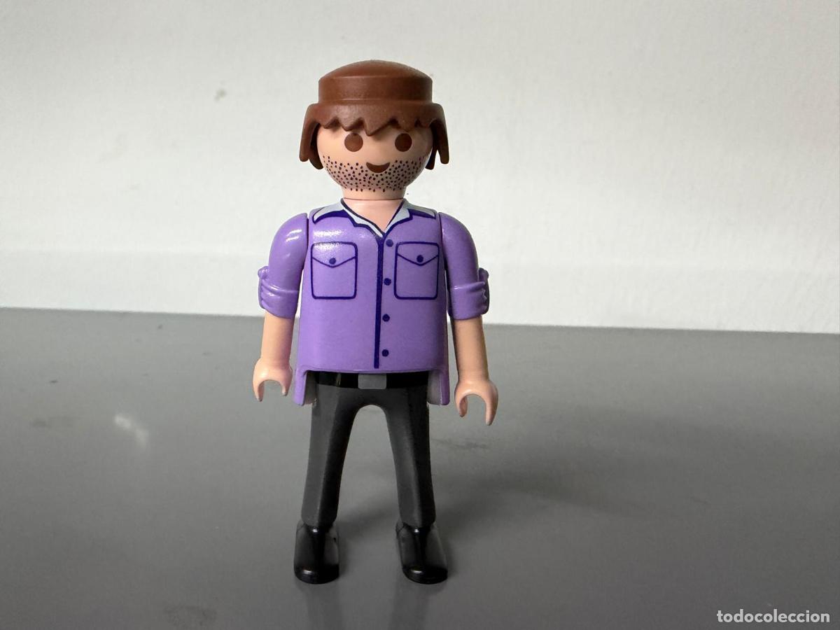 Playmobil: PLAYMOBIL figura hombre cuerpo morado ciudad -mix27