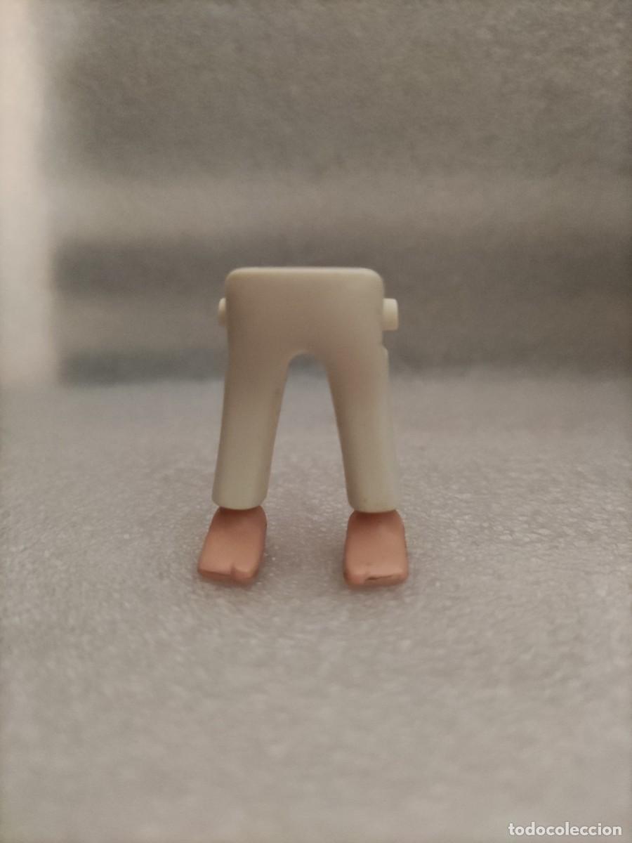 Playmobil: Piernas hombre Pantal&oacute;n blanco descalzo Playmobil