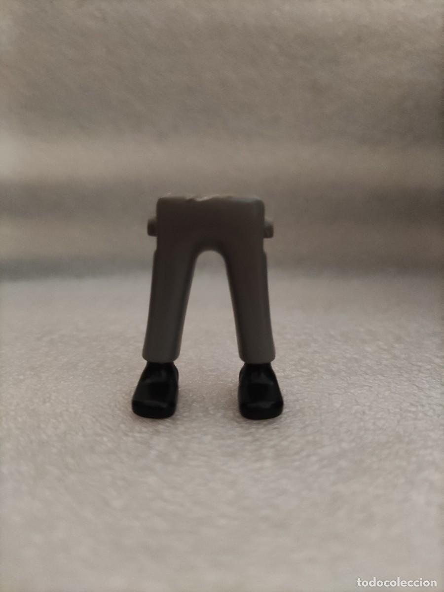Playmobil: Piernas hombre Pantal&oacute;n gris calzado negro Playmobil