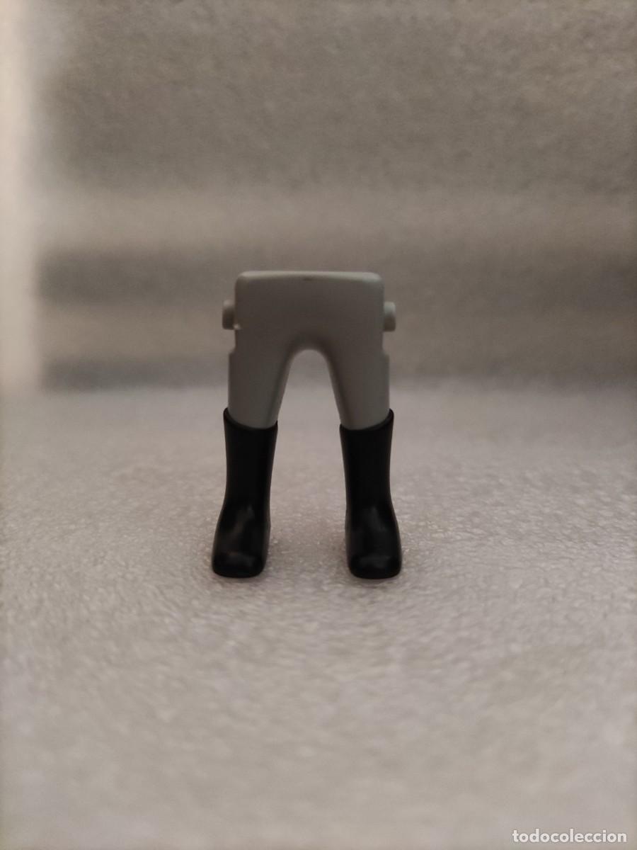 Playmobil: Piernas hombre Pantal&oacute;n gris calzado negro Playmobil
