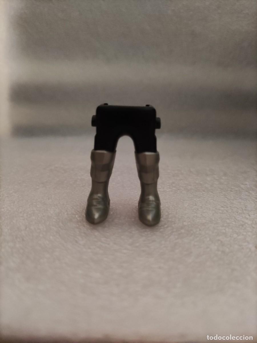 Playmobil: Piernas hombre Pantal&oacute;n negro calzado gris Playmobil