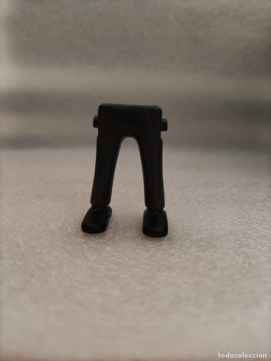 Playmobil: Piernas hombre Pantal&oacute;n gris oscuro calzado negro Playmobil