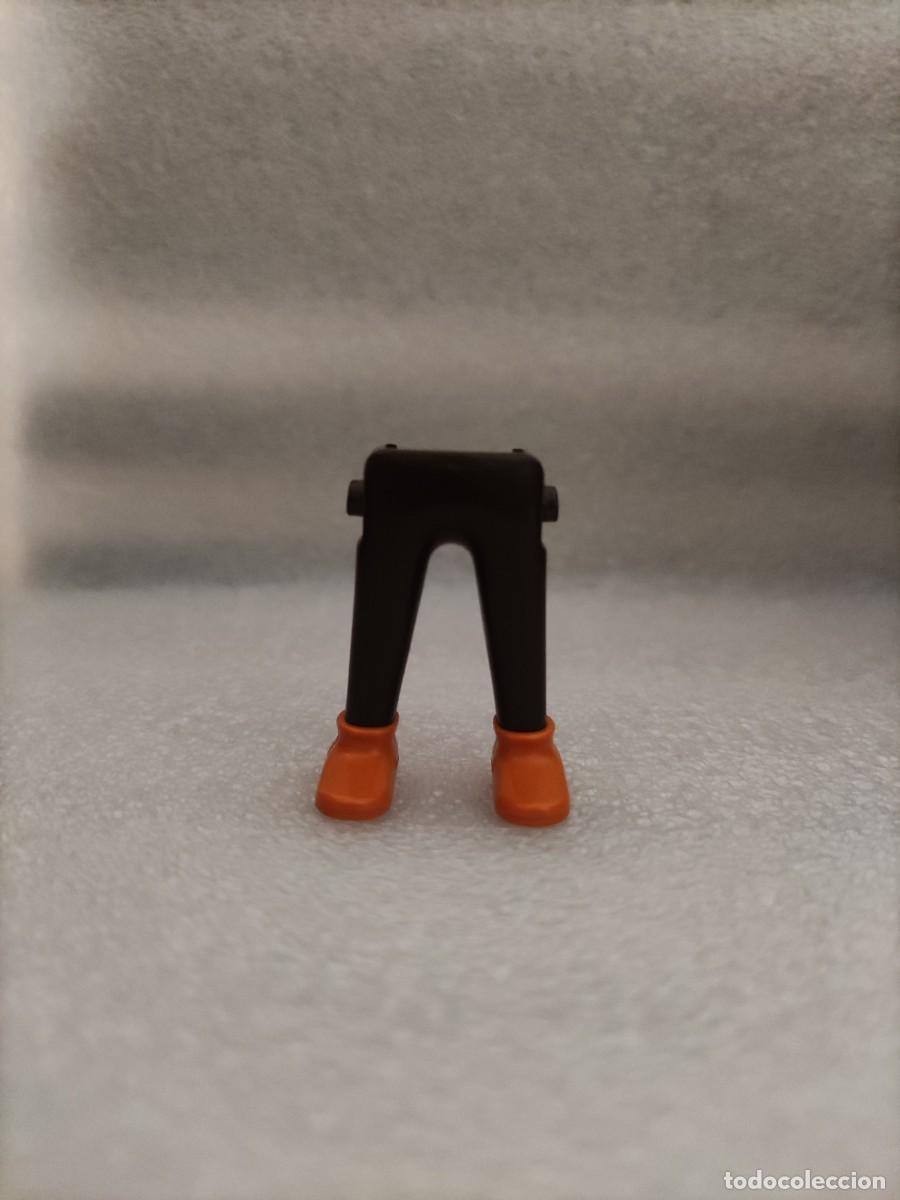 Playmobil: Piernas hombre Pantal&oacute;n marr&oacute;n oscuro calzado marr&oacute;n Playmobil