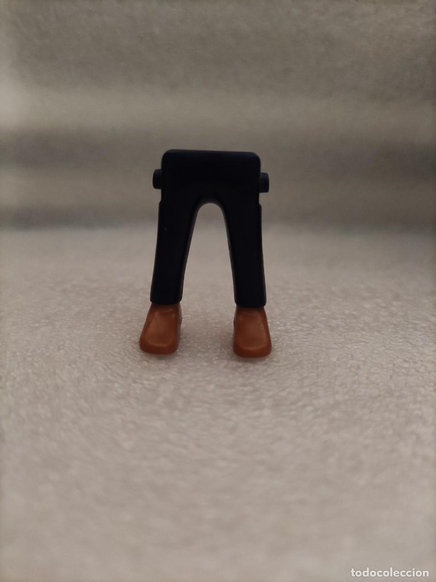 Playmobil: Piernas hombre Pantal&oacute;n azul oscuro calzado marr&oacute;n Playmobil