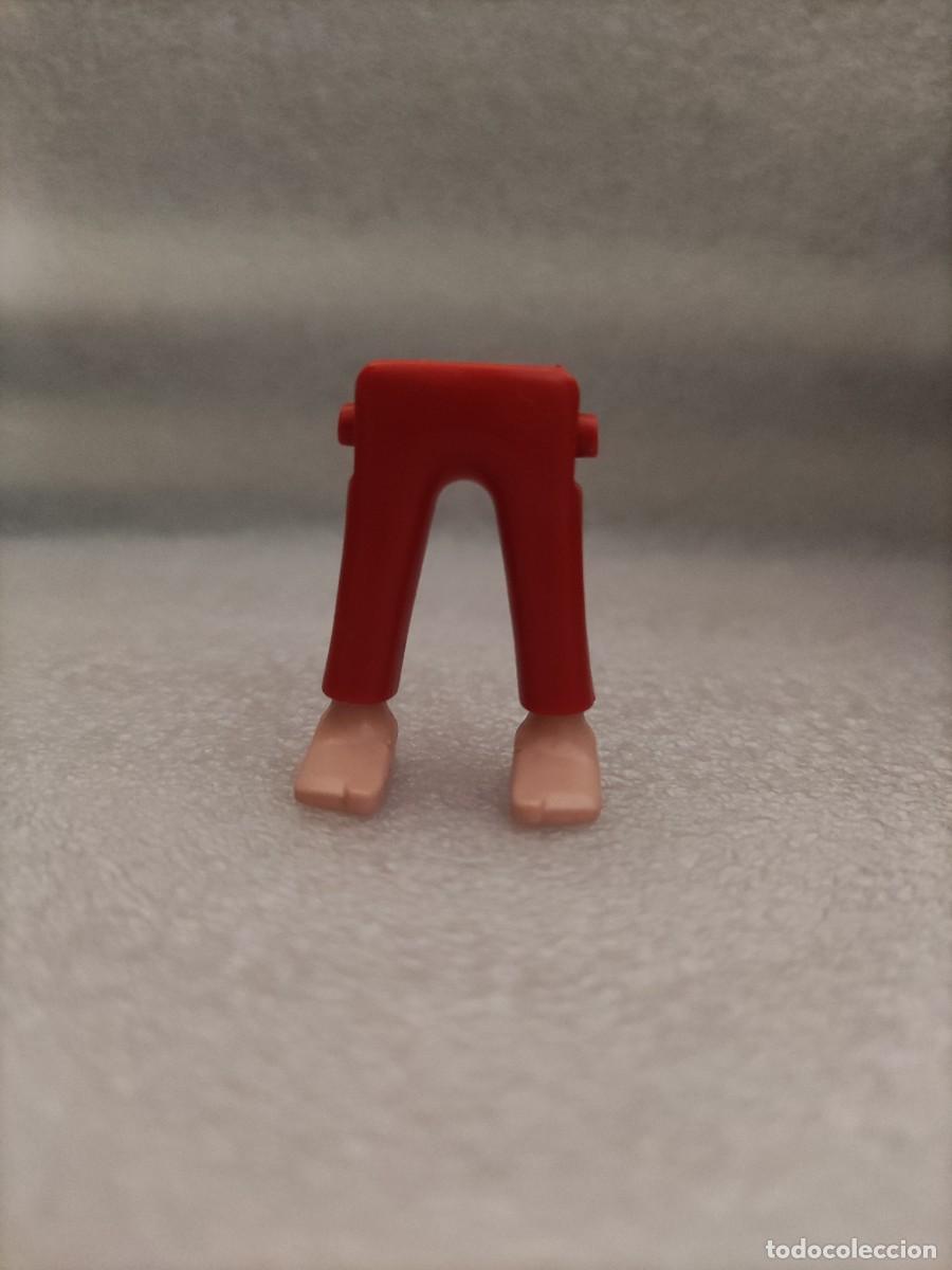 Playmobil: Piernas hombre Pantal&oacute;n naranja descalzo Playmobil