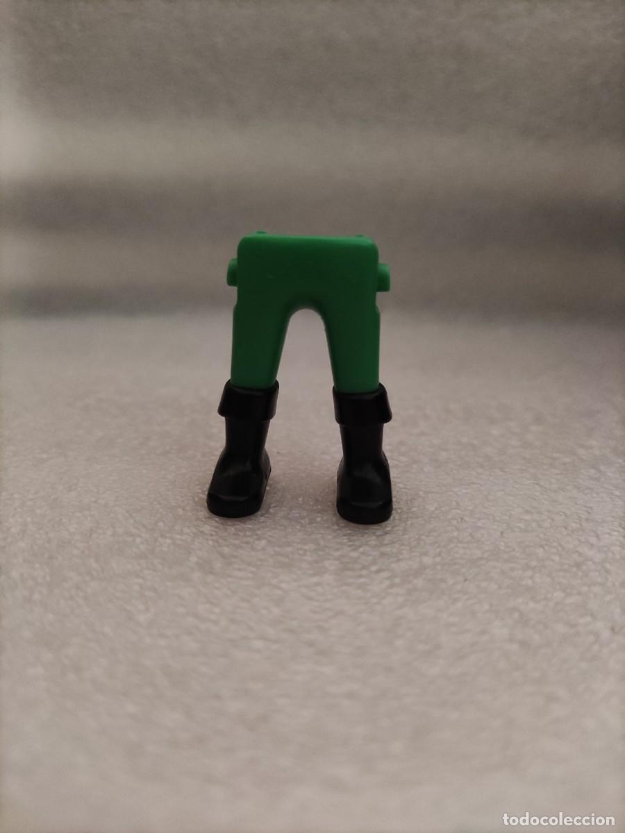 Playmobil: Piernas hombre Pantal&oacute;n verde calzado negro Playmobil