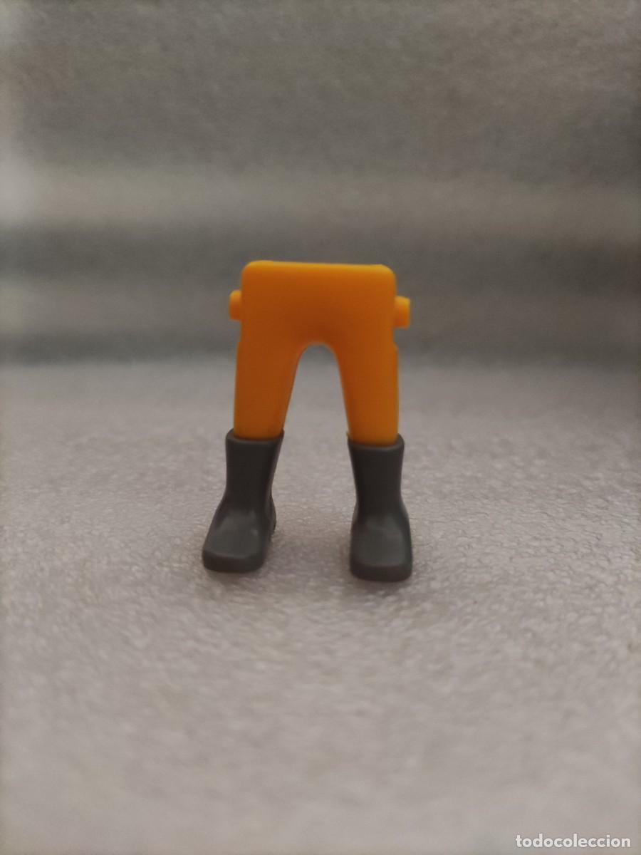 Playmobil: Piernas hombre Pantal&oacute;n amarillo calzado gris Playmobil