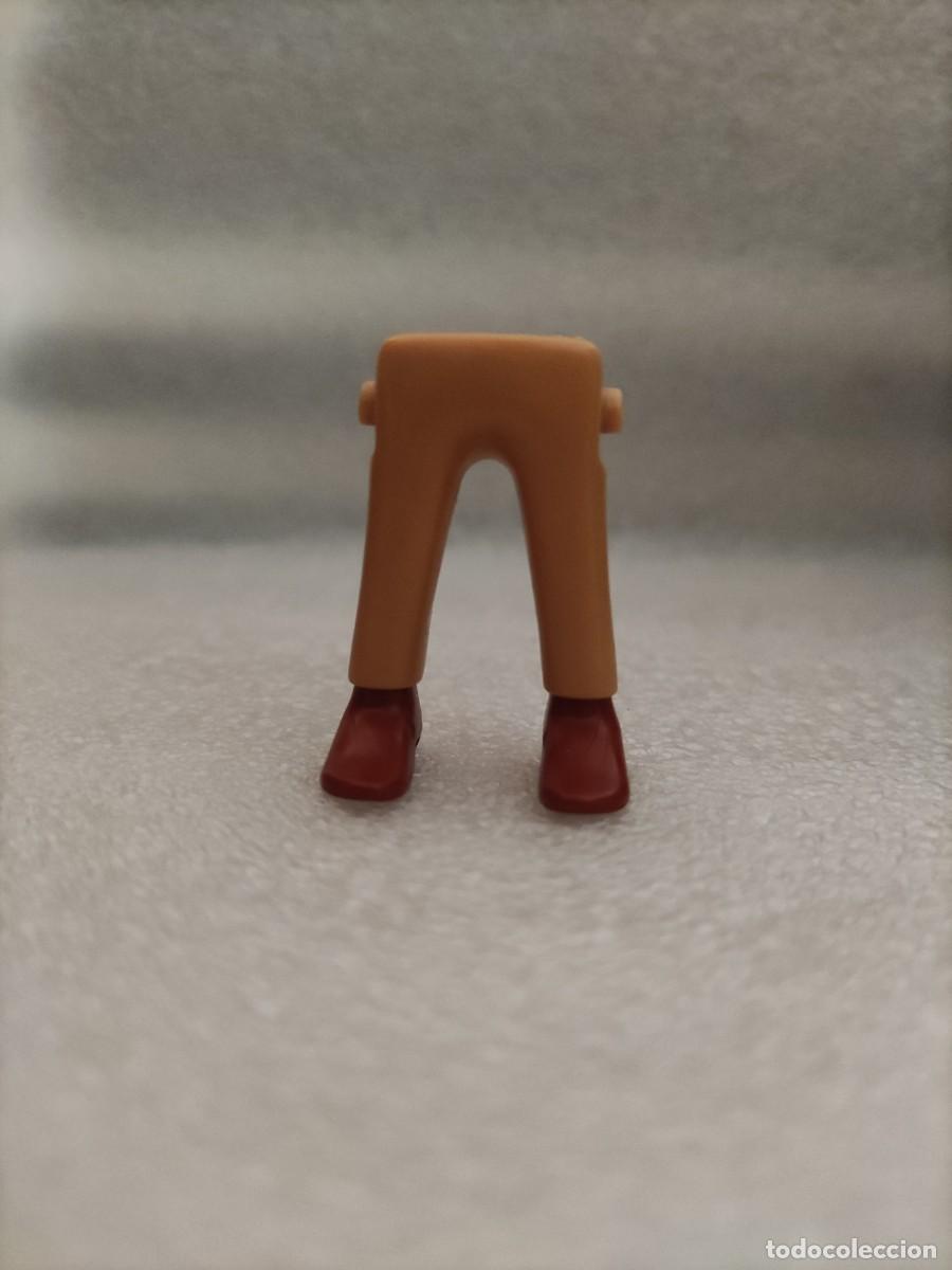 Playmobil: Piernas hombre Pantal&oacute;n marr&oacute;n claro calzado marr&oacute;n Playmobil