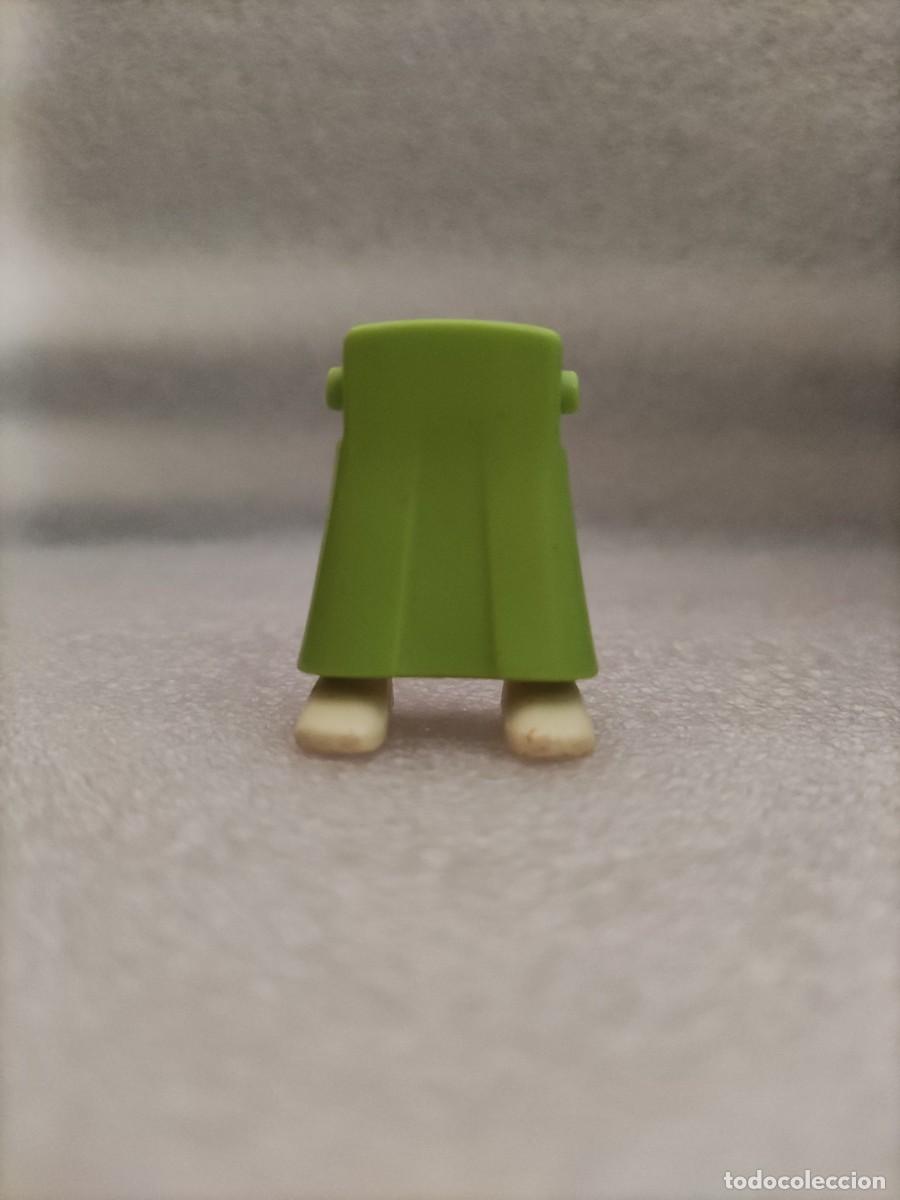 Playmobil: Piernas mujer falda verde pistacho calzado blanco Playmobil