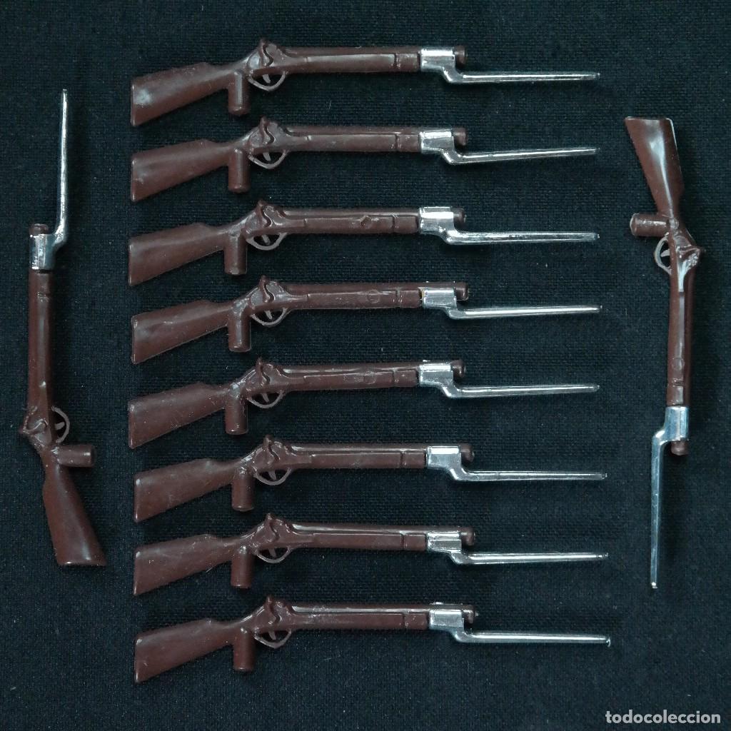 Playmobil: Playmobil 10 rifles con bayonetas cromadas en excelente estado ☼