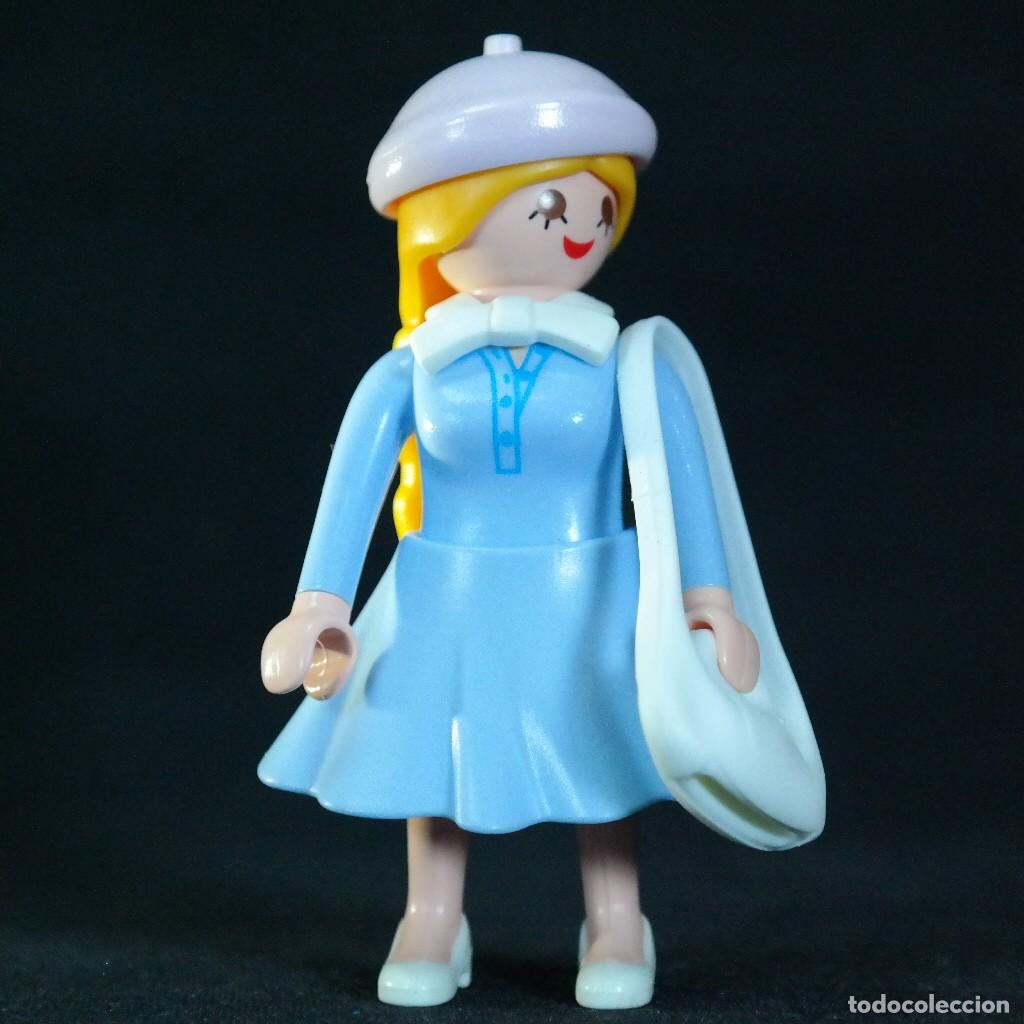 Playmobil: Playmobil mujer con vestido celeste ☼