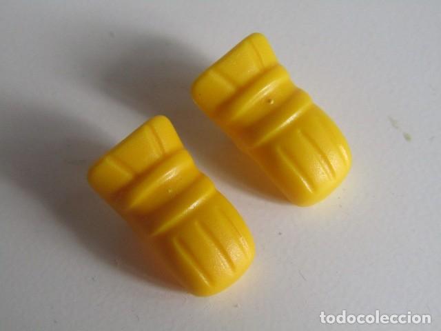 Playmobil: DIFICIL PAREJA DE GUANTES GRANDES AMARILLOS BOMBEROS PARA CUSTOMS PLAYMOBIL