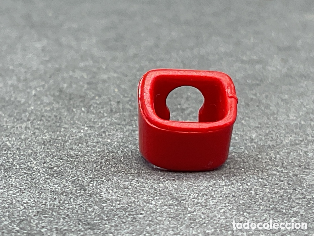 Playmobil: ACCESORIO PLAYMOBIL. SUJECCION PARA DAGA O ESPADA. COLOR ROJO.