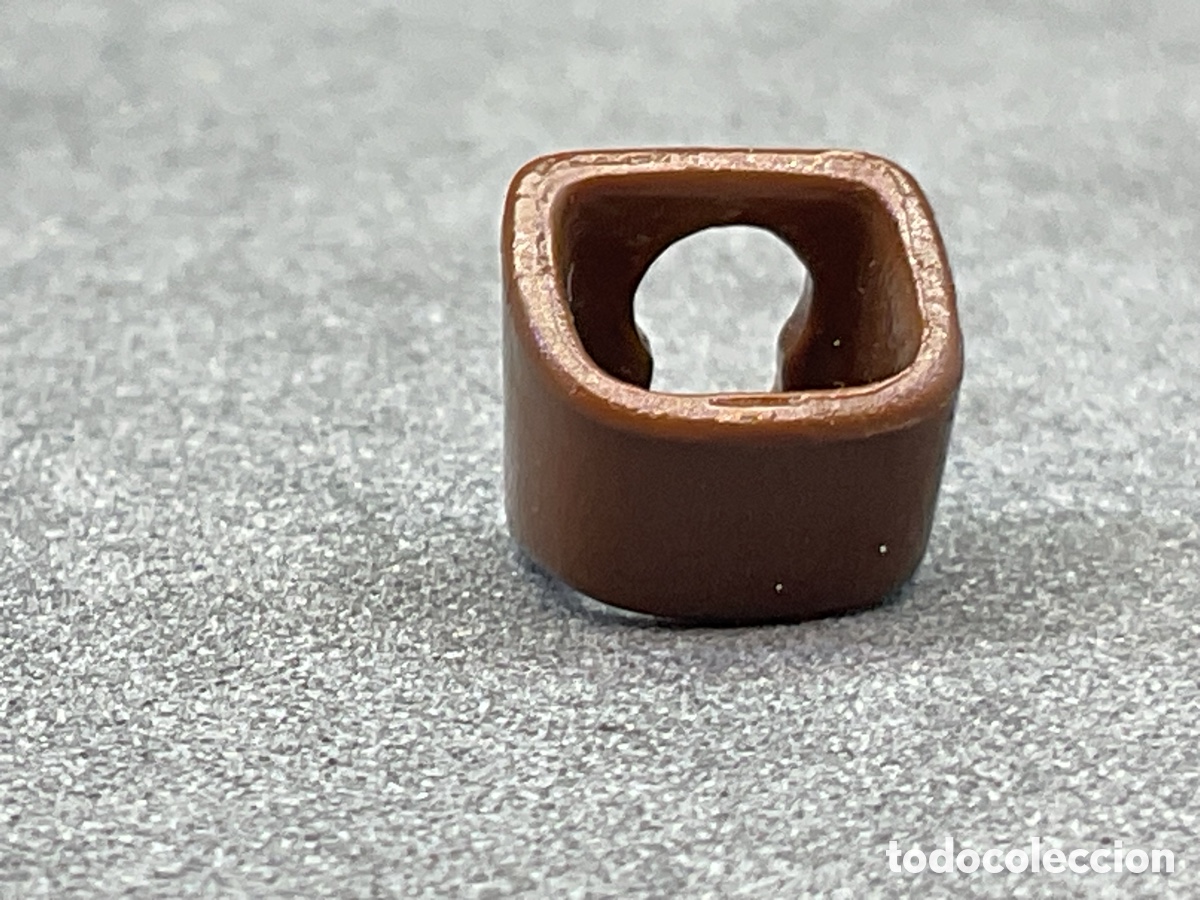 Playmobil: ACCESORIO PLAYMOBIL. SUJECCION PARA DAGA O ESPADA. COLOR MARRON.
