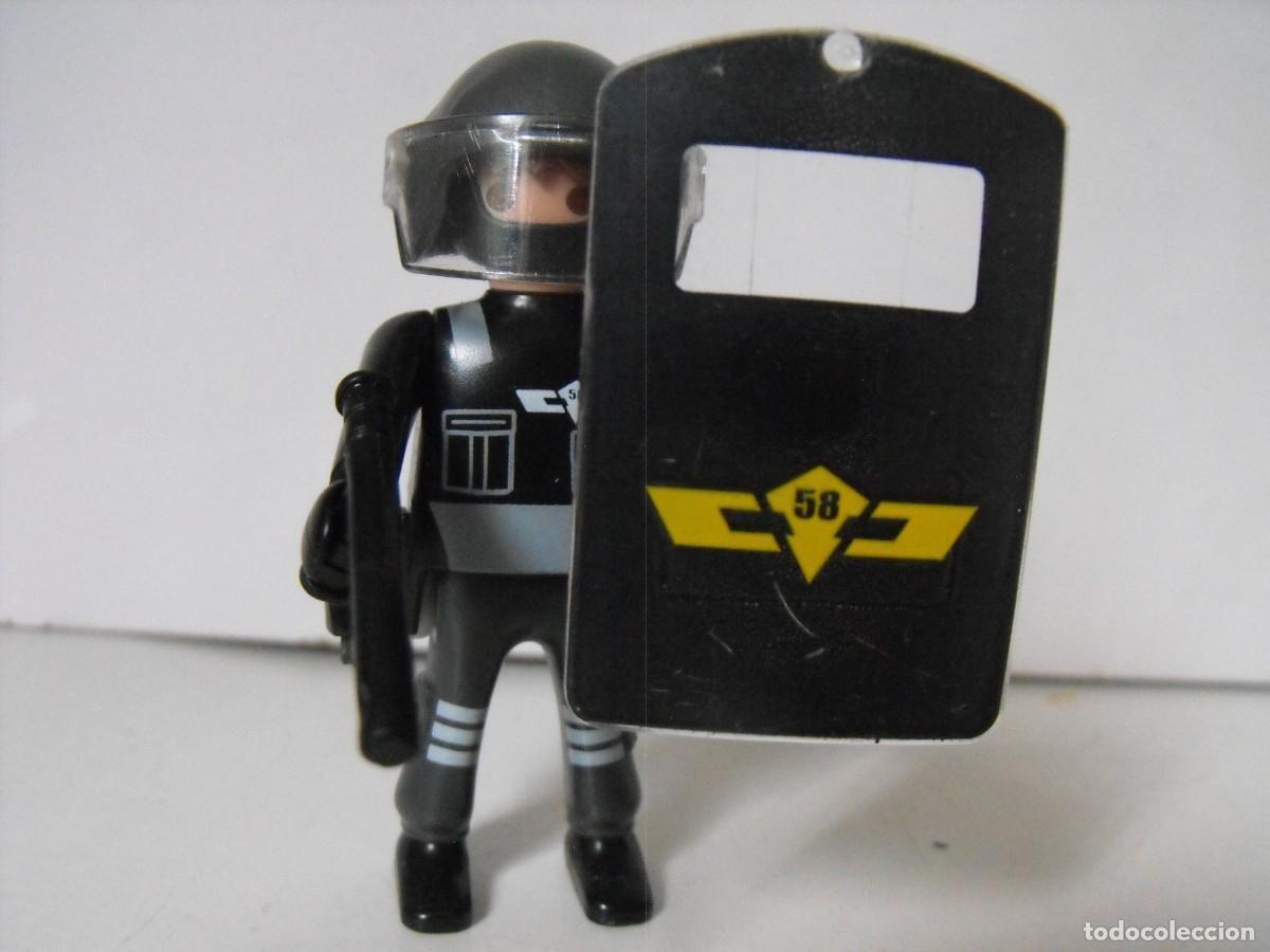 Playmobil: PLAYMOBIL. Figura de policia antidisturbios.