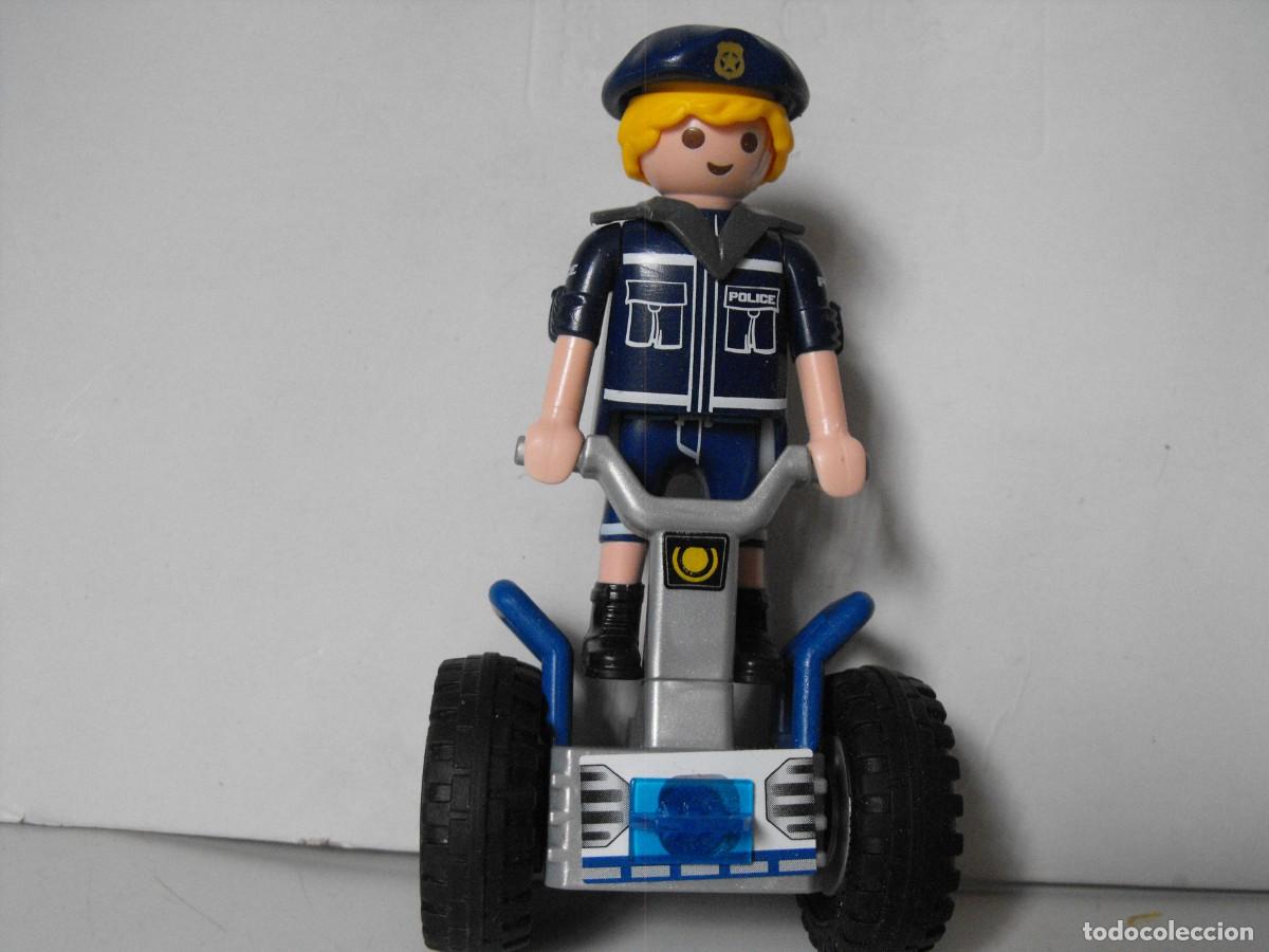 Playmobil: PLAYMOBIL. Figura de policia en triciclo.
