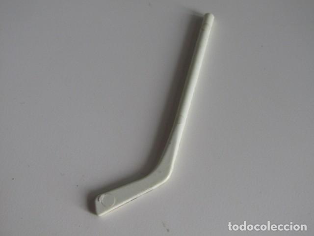 Playmobil: DIFICIL PALO DE HOCKEY BLANCO ADULTOS SERIE COLOR 1&ordf; &Eacute;POCA PLAYMOBIL