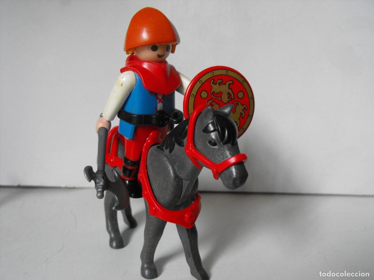 Playmobil: PLAYMOBIL. Figura de soldado guerrero vikingo medieval con caballo.