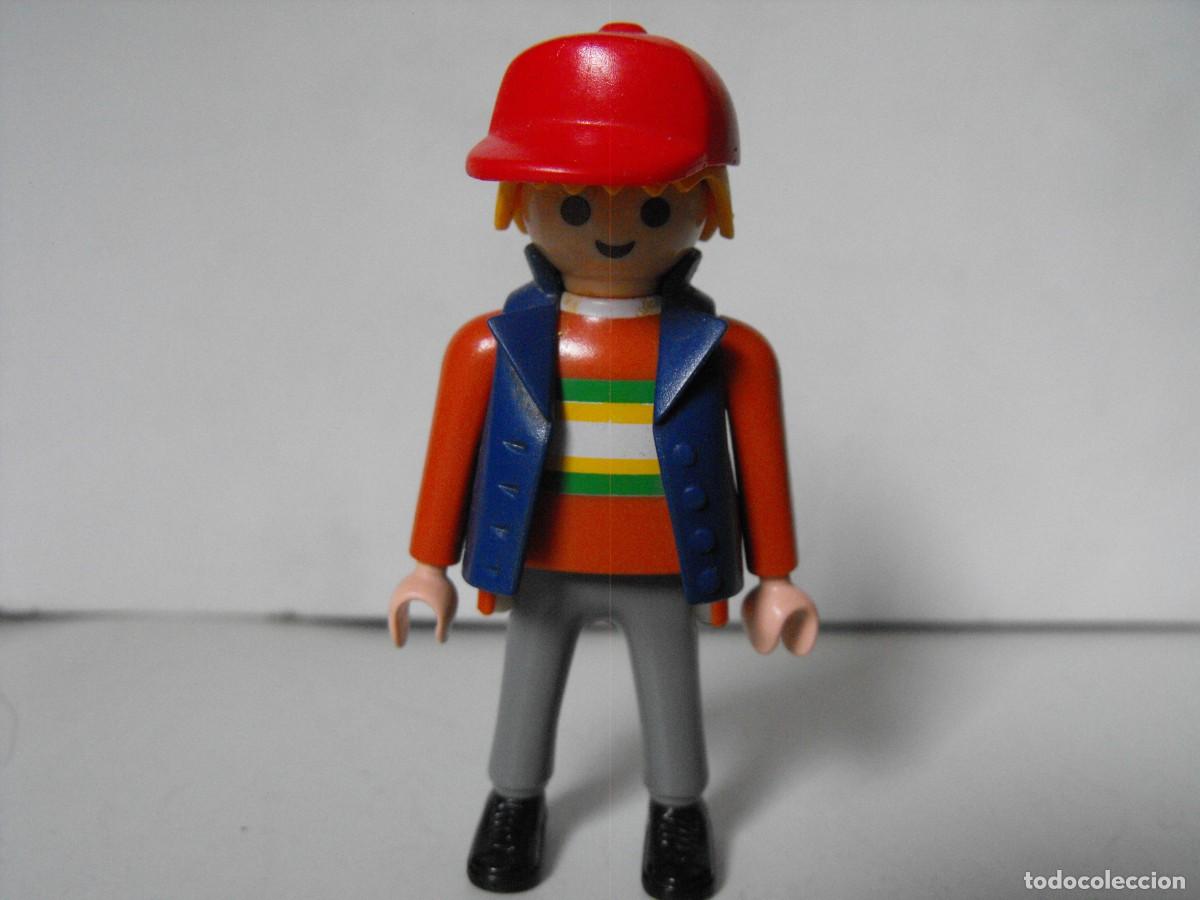 Playmobil: PLAYMOBIL. Figura de hombre con gorra.