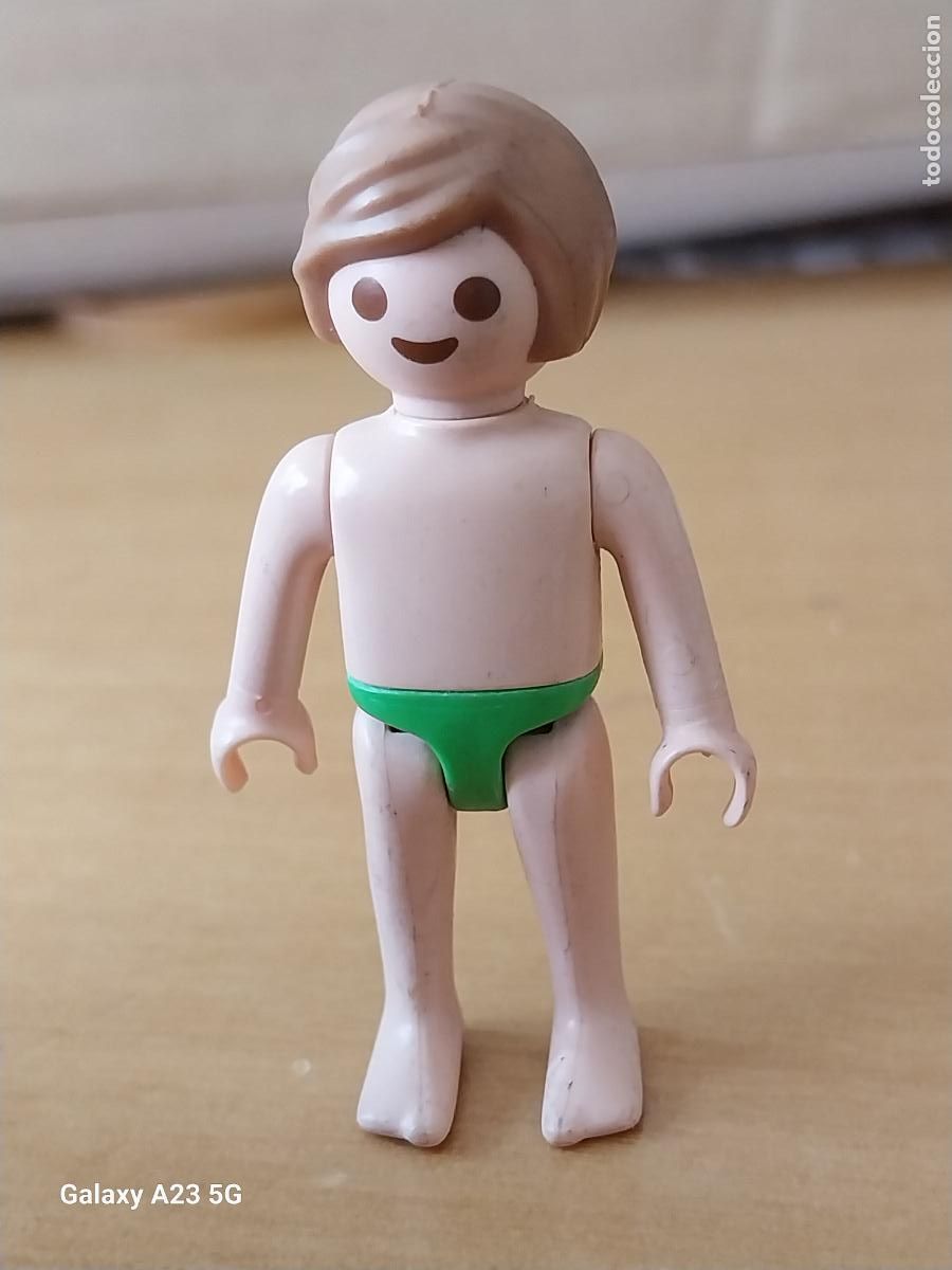 Playmobil: PLAYMOBIL NI&Ntilde;O RUBIO BA&Ntilde;ADOR CALZON VERDE FIGURA JUGADA ORGINAL