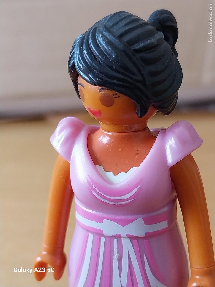 Playmobil: PLAYMOBIL MORENA VESTIDO ROSA ZAPATOS VERDOSOS FIGURA JUGADA ORGINAL