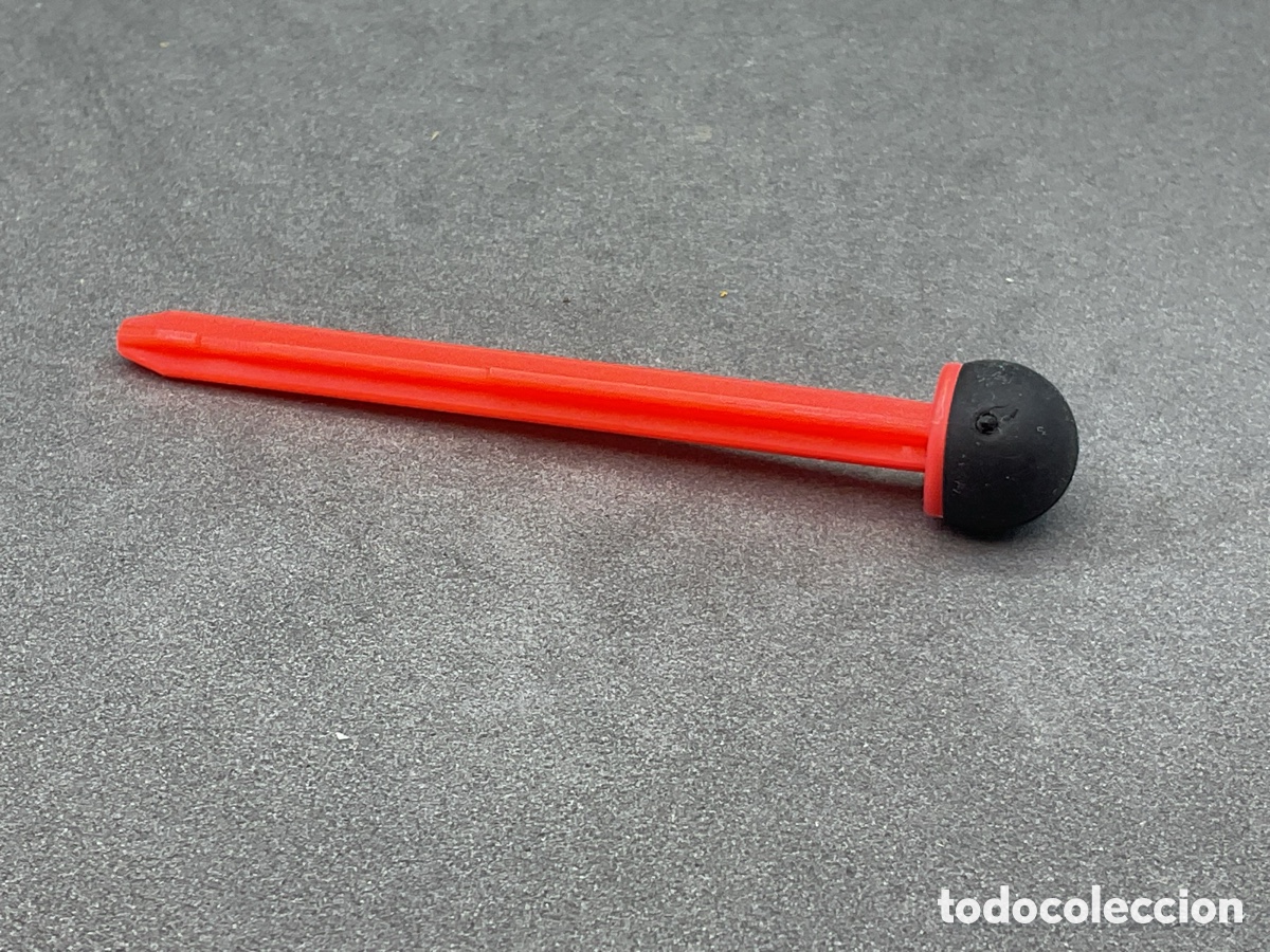 Playmobil: ACCESORIO PLAYMOBIL. PROYECTIL, BALA ARTILLERIA CA&Ntilde;ON. COLOR ROJO.