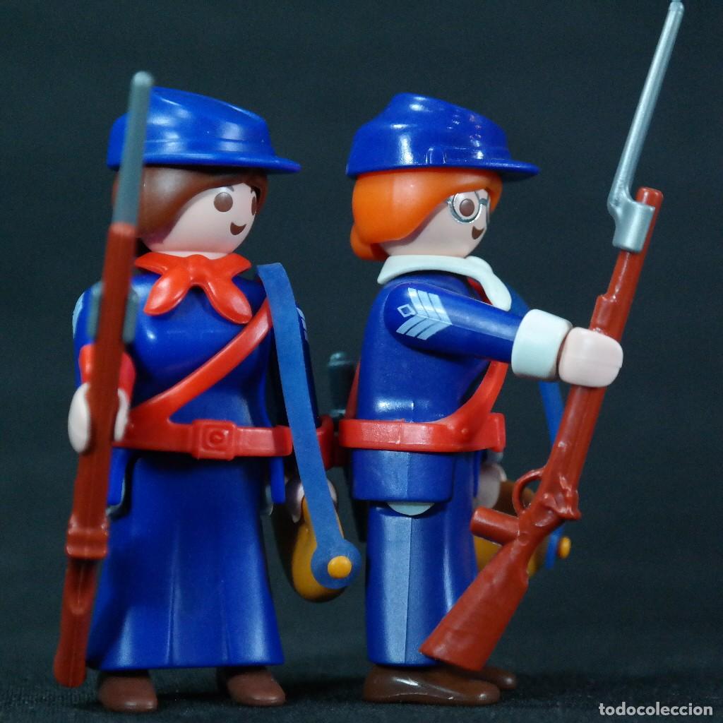 Playmobil: Playmobil dos voluntarias nordistas con cantimploras ☼