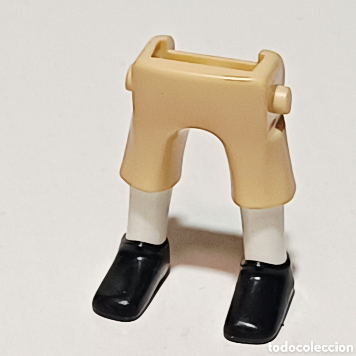 Playmobil: Pieza playmobil piernas pantalon corto beige calcetines blancos