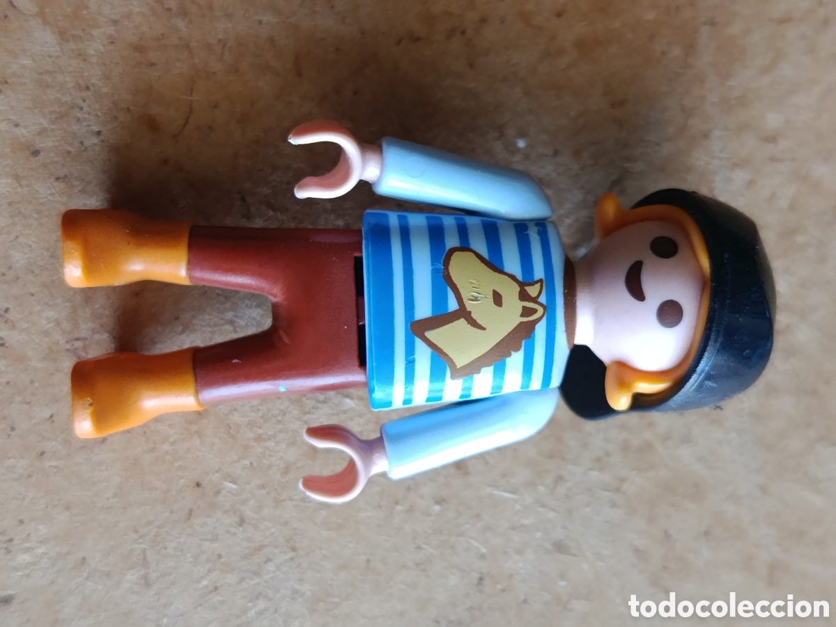 Playmobil: Playmobil - ni&ntilde;a con gorra y camiseta de caballo