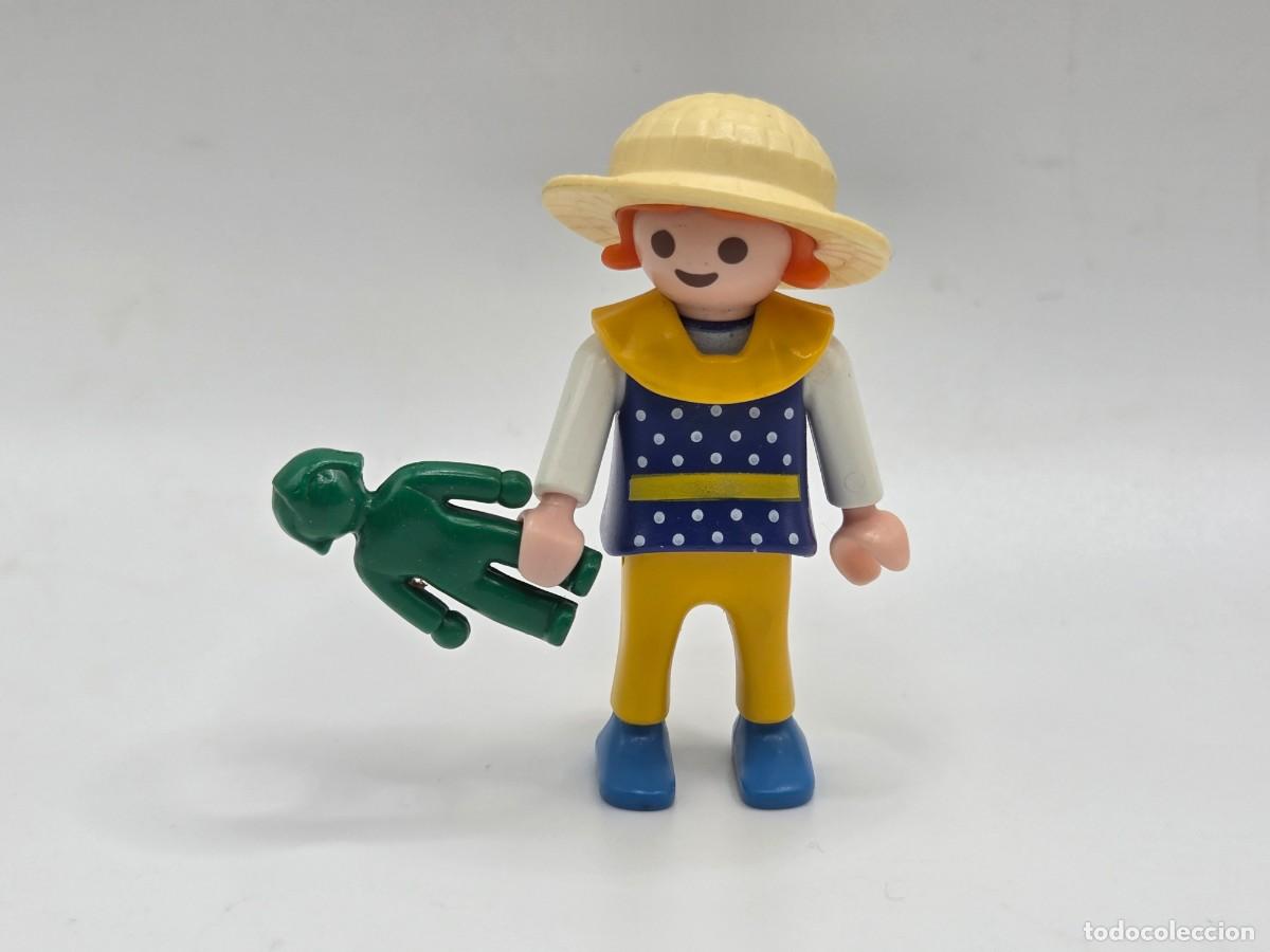 Playmobil: PLAYMOBIL NI&Ntilde;A GORRO Y MU&Ntilde;ECA REF. 4584 - Foto 1
