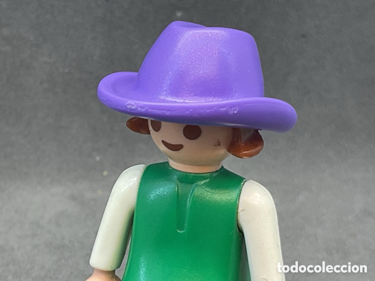 Playmobil: ACCESORIOS PLAYMOBIL. SOMBRERO CON ALAS COLOR VIOLETA. NI&Ntilde;OS