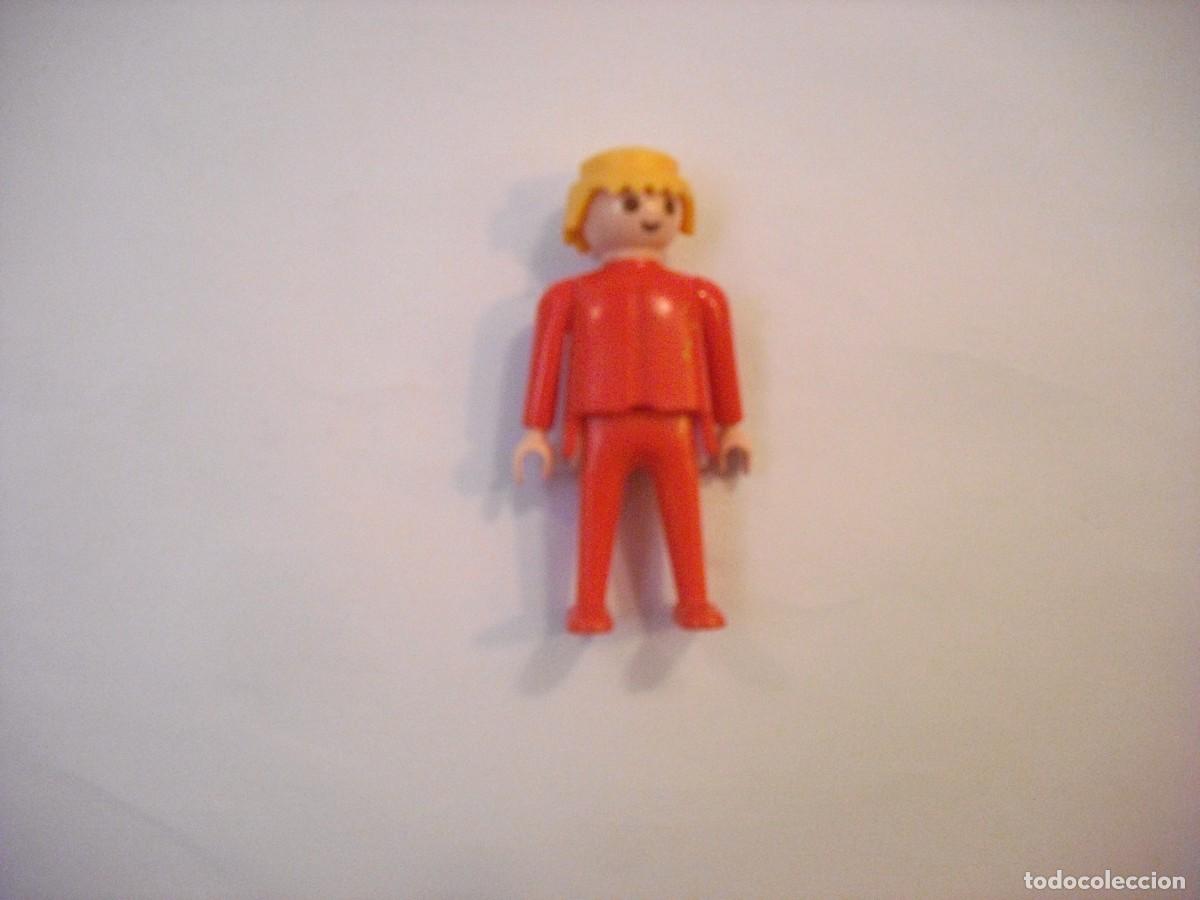 Playmobil: PLAYMOBIL, FIGURA DE CHICO VESTIDO DE ROJO Y PELO RUBIO