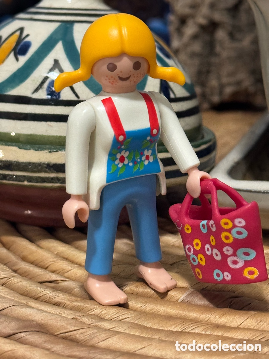 Playmobil: Playmobil ni&ntilde;a con cesta / bolso