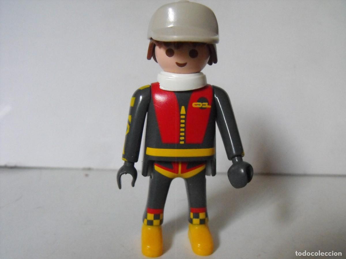 Playmobil: PLAYMOBIL. Figura de piloto de competici&oacute;n.