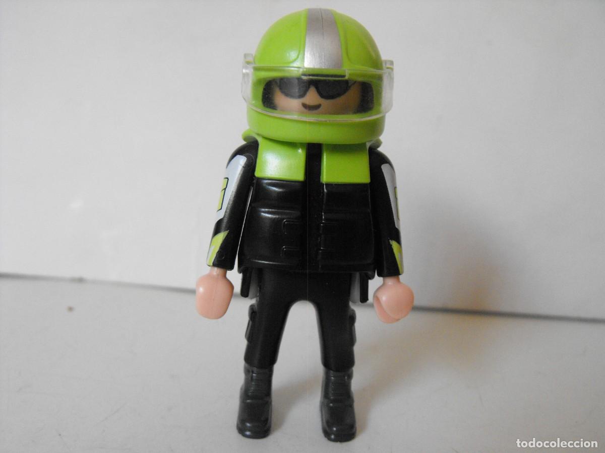 Playmobil: PLAYMOBIL. Figura de piloto de competici&oacute;n.