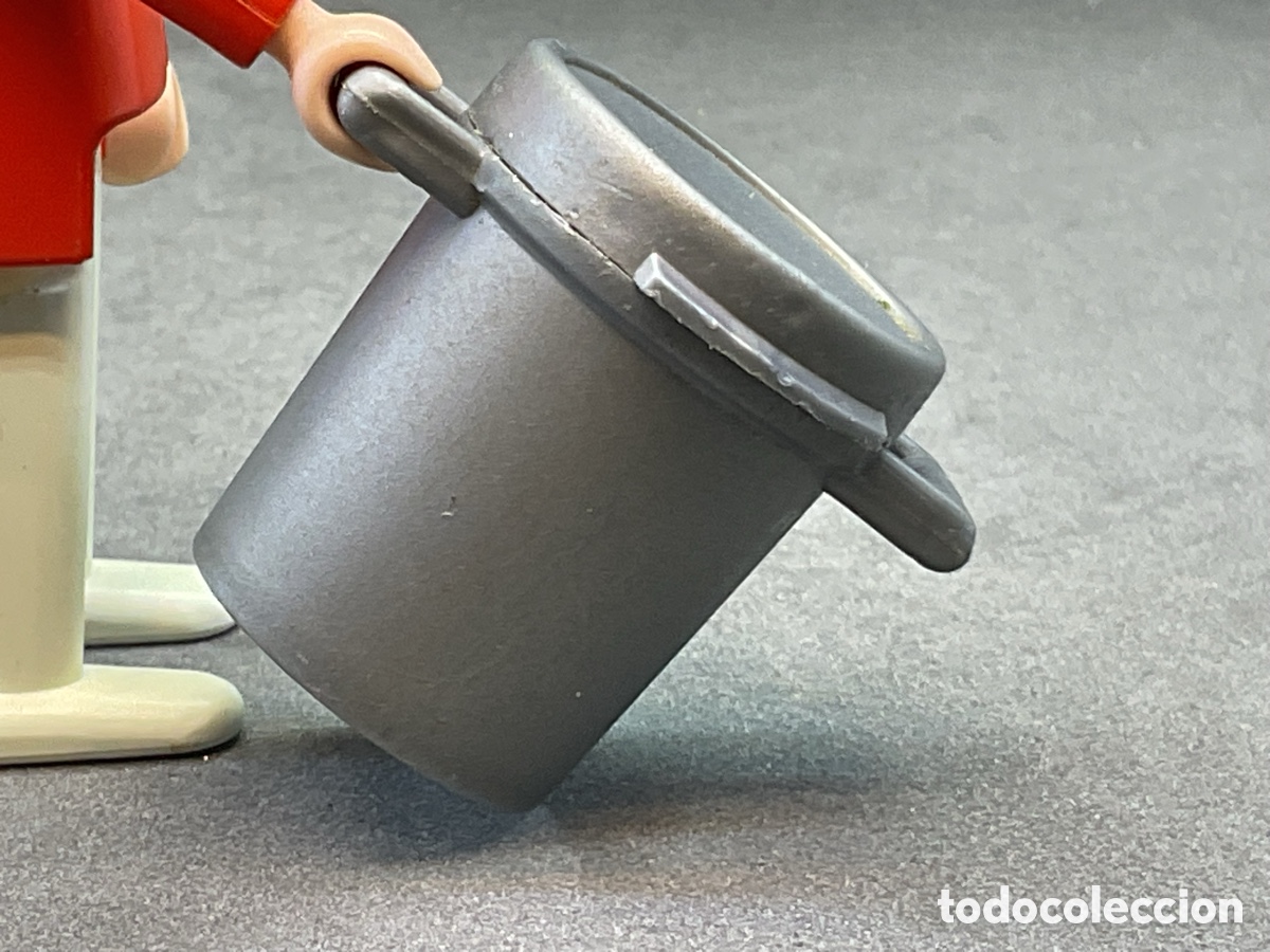 Playmobil: ACCESORIO PLAYMOBIL. CUBO GRANDE DE BASURA GRIS CON SU TAPA.