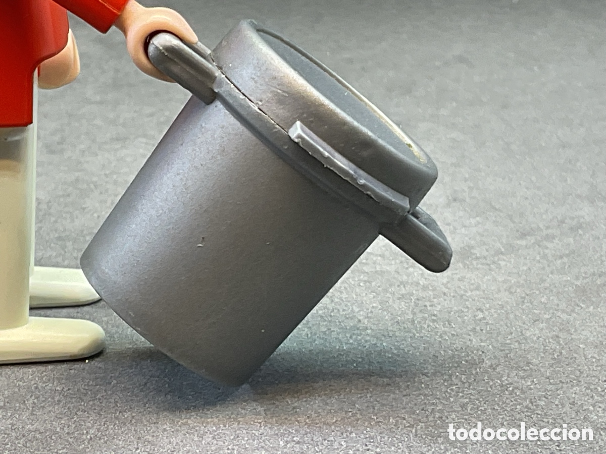 Playmobil: ACCESORIO PLAYMOBIL. CUBO GRANDE DE BASURA GRIS CON SU TAPA.