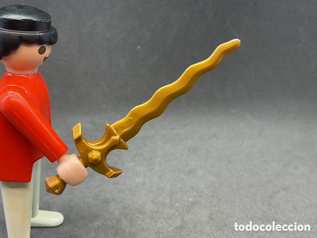 Playmobil: ACCESORIO PLAYMOBIL. ESPADA DORADA CON HOJA ONDULADA.