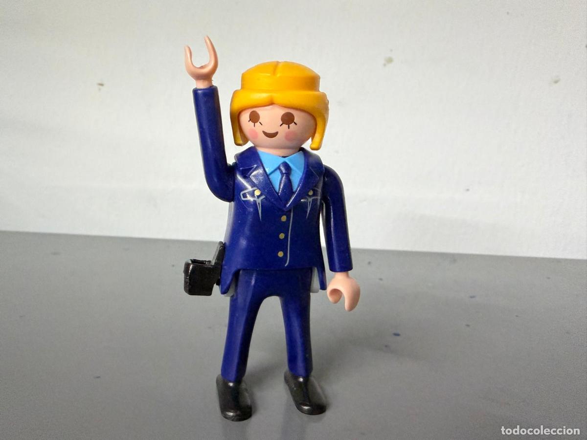 Playmobil: PLAYMOBIL FIGURA MUJER POLICIA CON CARTUCHERA PARA PISTOLA -MIX28